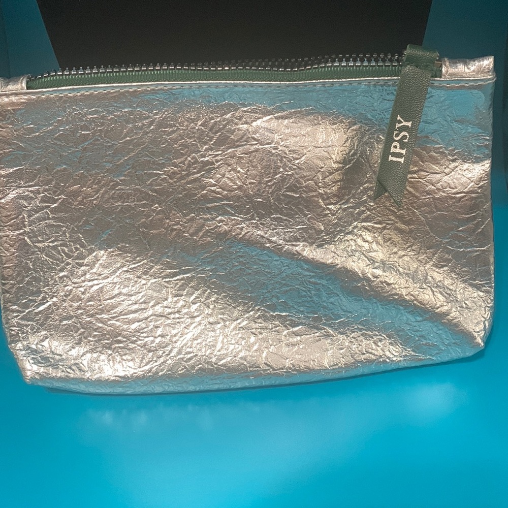 IPSY-Bag FREE Make-Up Sample Inside